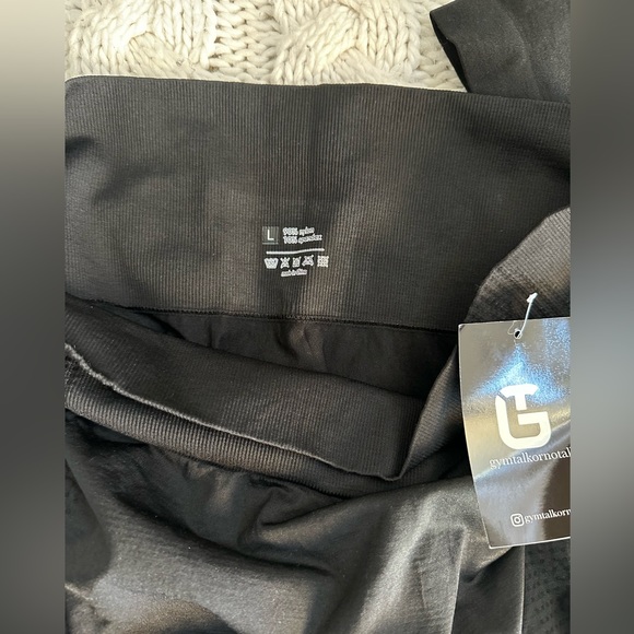 ✨GymTalk Women’s two piece athletic gym wear good/fair condition with tags.✨ - Picture 7 of 8